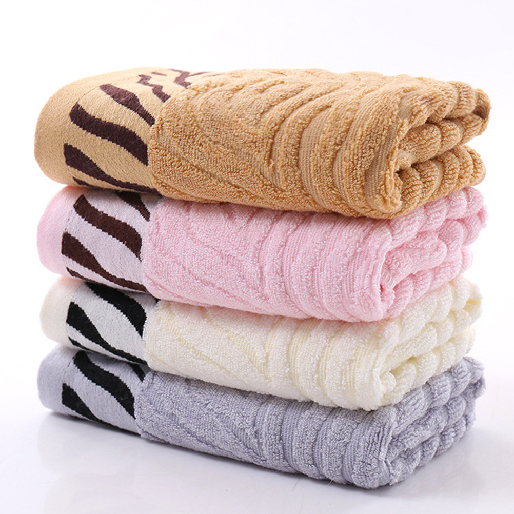 竹とポリエステルの混紡素材を使用したバスタオル。サイズは34 - Spa Towel のレビューと価格