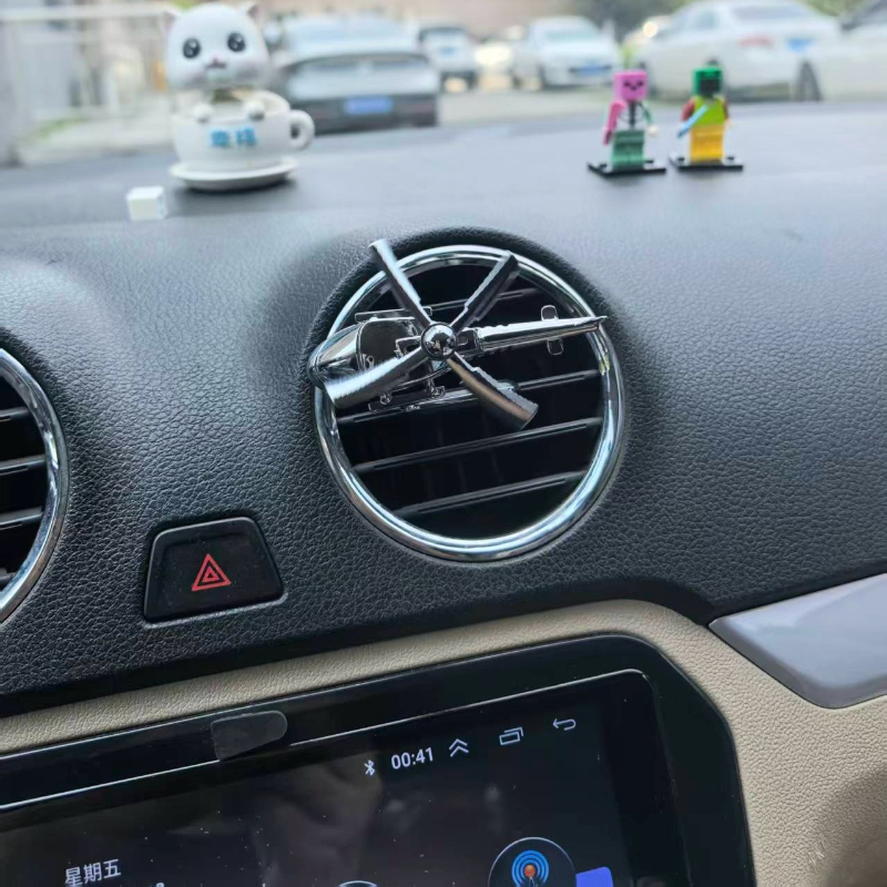 車のエアコン吹き出し口に取り付けるクリップ式の扇風機。飛行機 - Aromatherapy Diffuser のレビューと価格